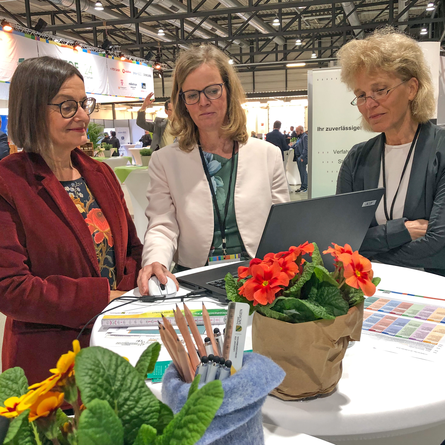 Staatssekretärin Barbara Meyer (Sächsisches Staatsministerium für Regionalentwicklung), Anja Jacobi und Ria Liebscher (beide GeoSN) [v. l. n. r.]