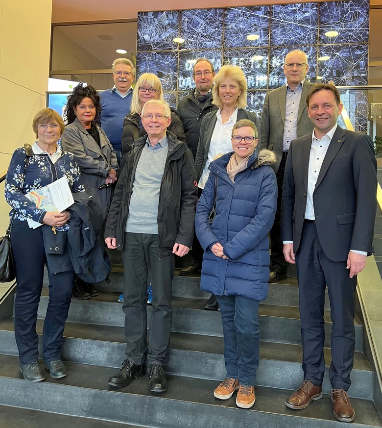 Gruppenbild mit Vertretern des VDI sowie der Hausleitung des GeoSN