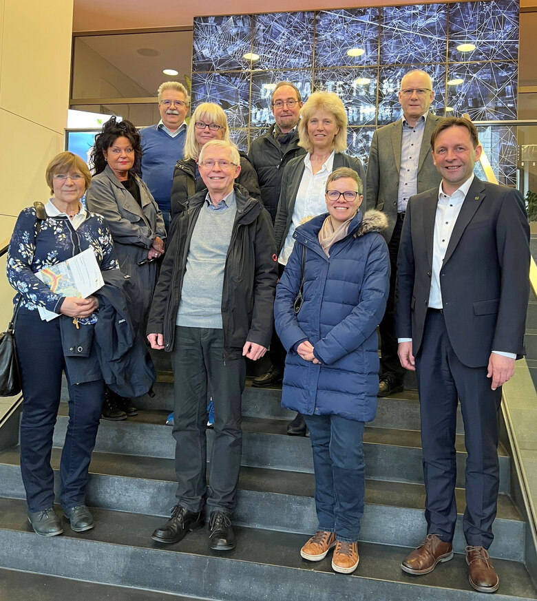 Gruppenbild mit Vertretern des VDI sowie der Hausleitung des GeoSN