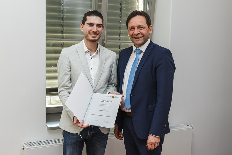 ÖbVI Sebastian Baier mit GeoSN-Präsident Ronny Zienert