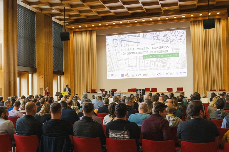 Blick in den Plenarsaal des Dresdner Rathauses zum Event Digitale Welten 2026