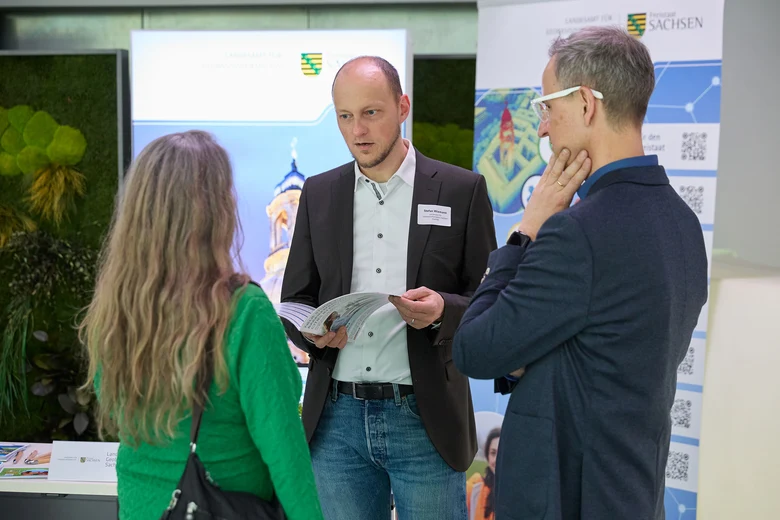 Stefan Wiemann und Andreas Hergert vom GeoSN im Kundengespräch