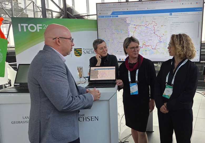 GeoSN-Kollegen im Austausch mit Dr. Daniela Dylakiewicz, CIO im Freistaat Sachsen