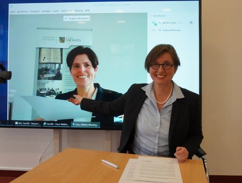 Dr. Andrea Wettmann, Direktorin des Staatsarchivs und Annette Rothe­n­berger-Temme, Geschäftsführerin des GeoSN bei der Videokonferenz