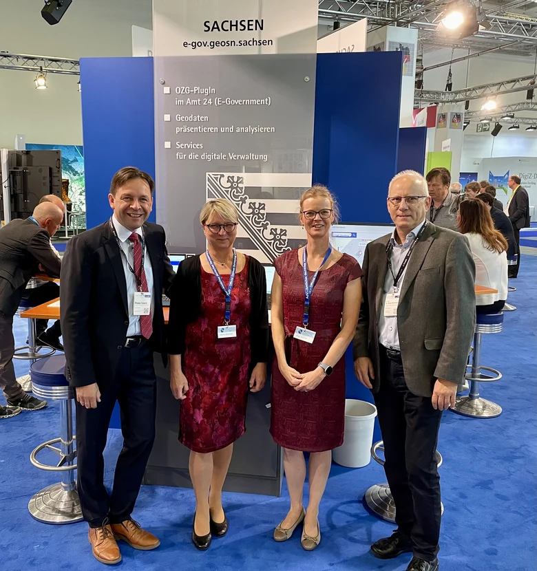 Pr&auml;sident Ronny Zienert, Marion Branzk, Anja Jacobi und Abteilungsleiter Dr. Gunnar Katerbaum (v.l.n.r.)